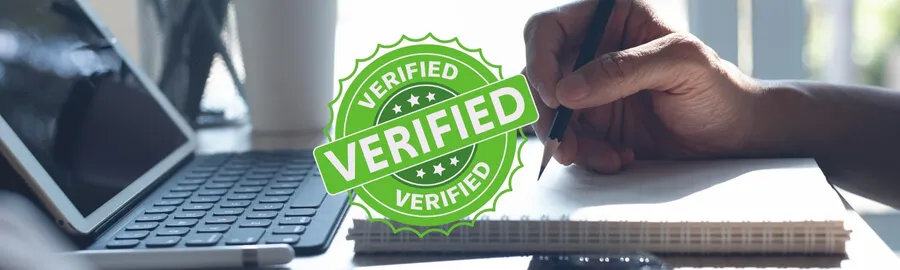 Título universitario con validez oficial